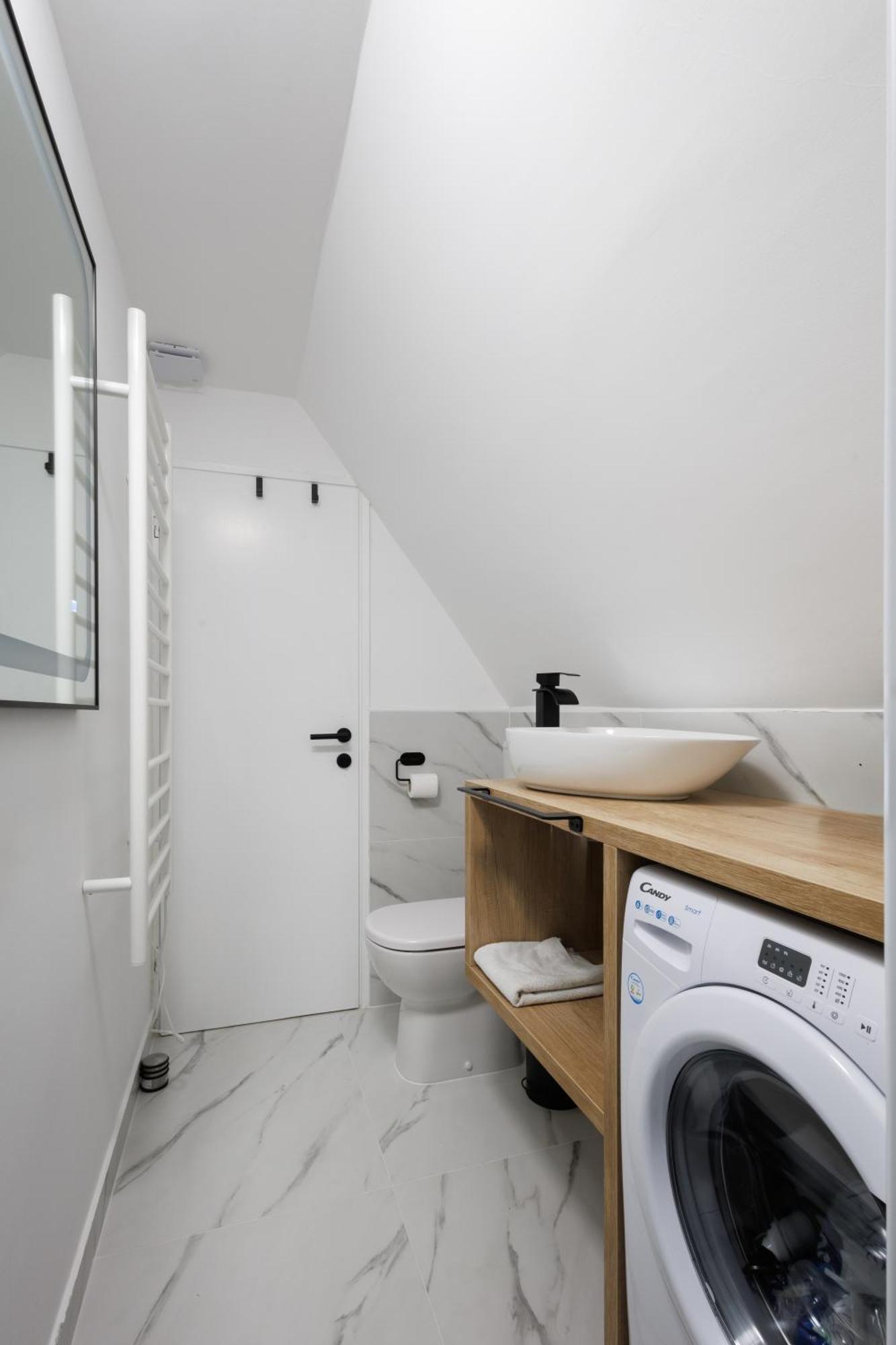 Franc House With A Spacious Terrace, Hot Tub And Sauna *